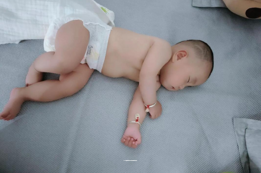 太原三个月宝宝抬头不稳
